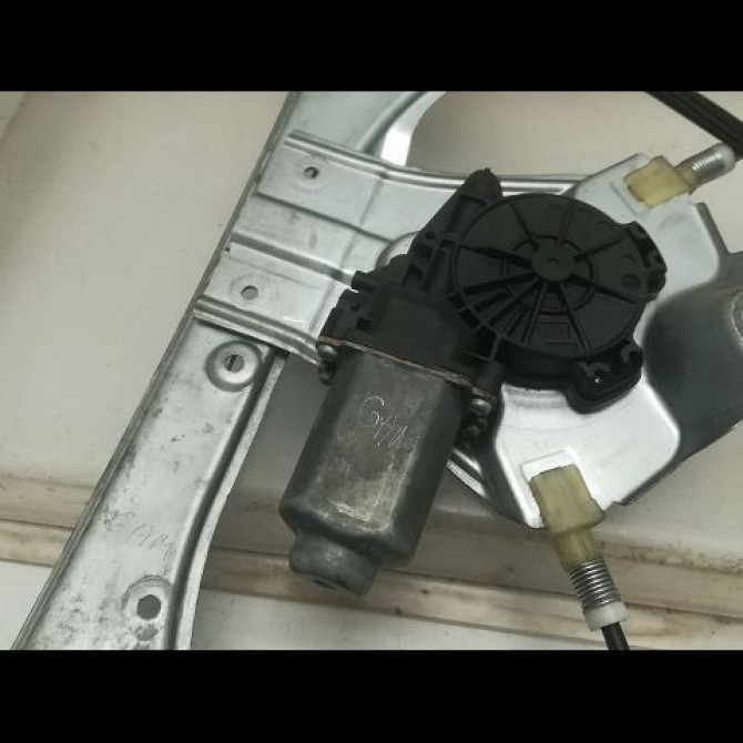 Mecanisme + moteur lève-glace avant droit occasion RENAULT CLIO III Phase 1 09-2005->03-2009 1.5 DCI 70ch 8200291147 2