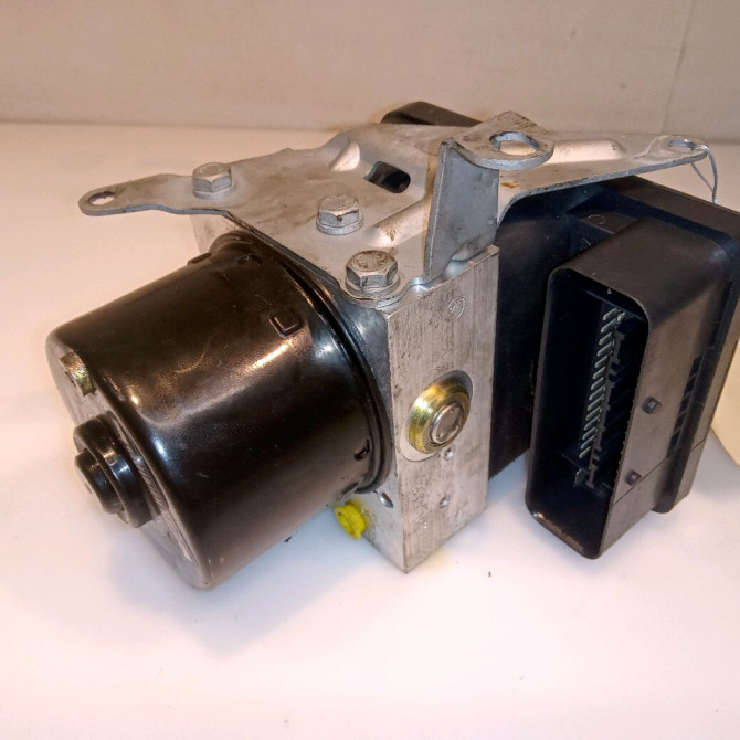 Unité hydraulique ABS occasion B.M.W. SERIE 1 I Phase 1 05-2004->12-2006 120d 34512460450 2