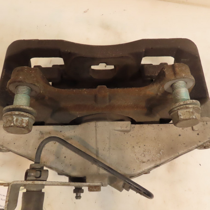 Etrier de frein avant gauche occasion  8E0615123B 4