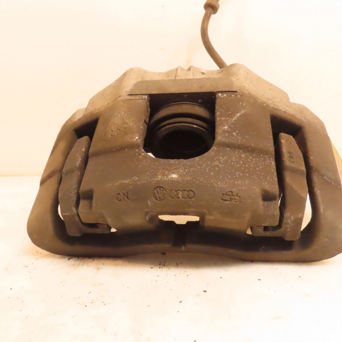 Etrier de frein avant droit occasion  8E0615124B 1