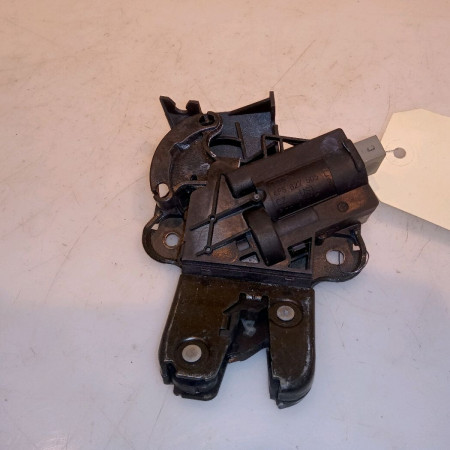 Serrure coffre arrière occasion VOLKSWAGEN PASSAT V Phase 1 03-2005->10-2010 2.0 TDI 140ch 4F5827505D