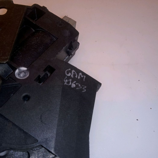 Serrure coffre arrière occasion VOLKSWAGEN PASSAT V Phase 1 03-2005->10-2010 1.9 TDI 105ch 4F5827505D 3