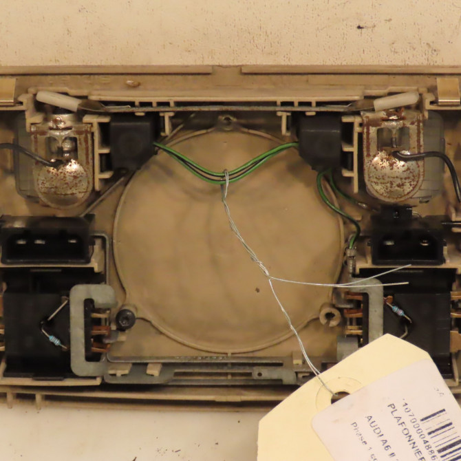 Plafonnier occasion AUDI A6 II Phase 1 06-1997->07-2001 2.5 TDi 150ch 4B09471116VS 2