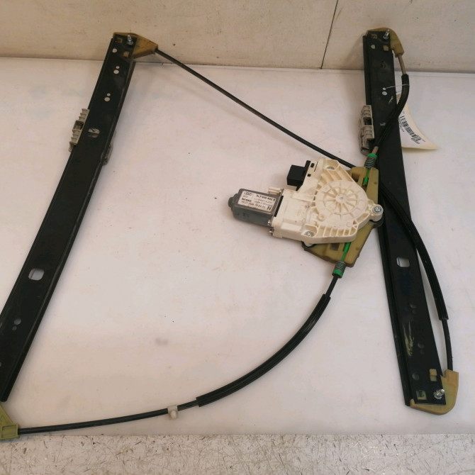 Mecanisme + moteur lève-glace avant droit occasion AUDI Q7 I Phase 2 04-2009->04-2015 4L0837462E 2