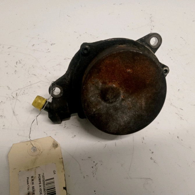 Pompe a vide occasion B.M.W. SERIE 5 V Phase 1 07-2003->03-2007 530d 218ch 11667795142 2