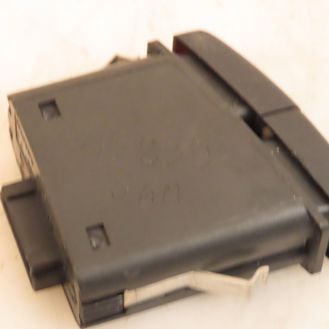 Bouton de warning occasion B.M.W. SERIE 5 V Phase 1 07-2003->03-2007 530d 218ch 61316919506 2