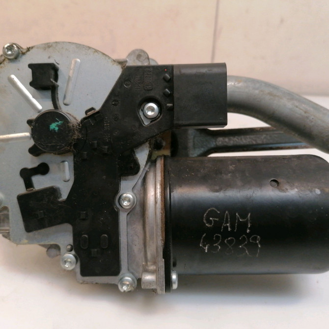 Moteur essuie-glace avant occasion B.M.W. SERIE 5 V Phase 1 07-2003->03-2007 530d 218ch 61617194029 5