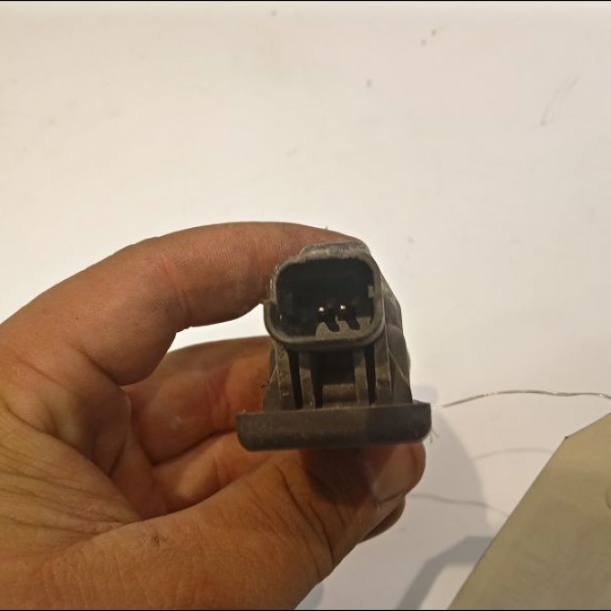 Eclaireur plaque de police g occasion CITROEN C4 I Phase 1 11-2004->07-2008 1.6 HDI 92ch 6340G9 2