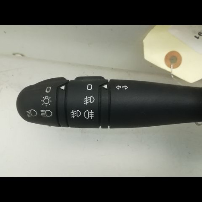 Commande clignotant occasion RENAULT CLIO II Phase 2 06-2001->07-2006 1.4i 16v 7701066570 2