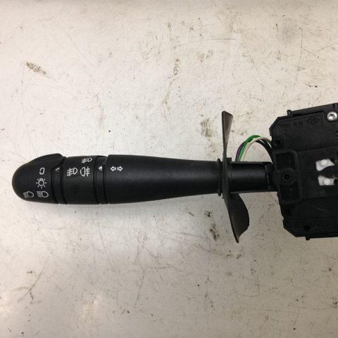 Commande clignotant occasion RENAULT CLIO II Phase 2 06-2001->07-2006 1.4 16v 7701066570 1