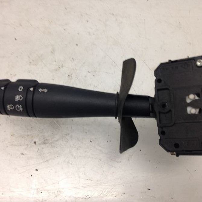 Commande clignotant occasion RENAULT CLIO II Phase 2 06-2001->07-2006 1.2 16v 7701066570 1