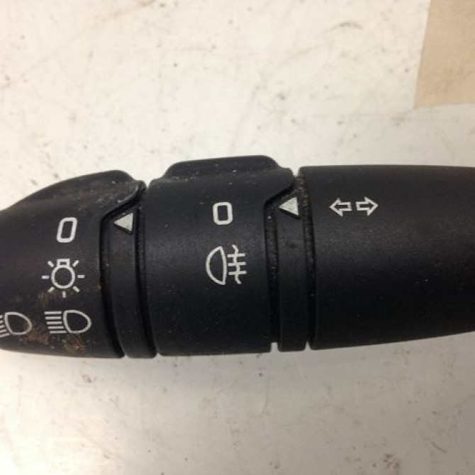 Commande clignotant occasion RENAULT CLIO CAMPUS II Phase 1 07-2006->07-2009 1.2i 7701066570 2