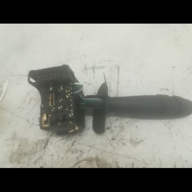 Commande clignotant occasion RENAULT CLIO II Phase 2 06-2001->07-2006 1.4i 16v 7701066570 2