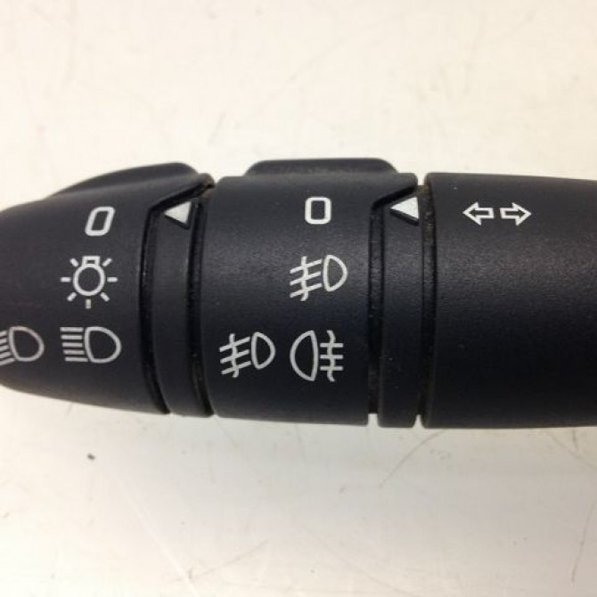 Commande clignotant occasion RENAULT CLIO II Phase 1 03-1998->06-2001 1.4 16v 7701066570 2