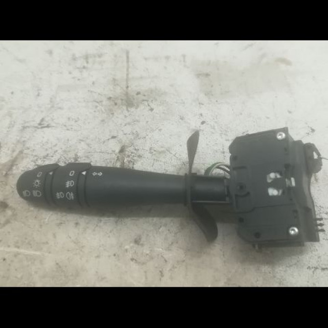 Commande clignotant occasion RENAULT CLIO II Phase 2 06-2001->07-2006 1.5 DCI 80ch 7701066570 1