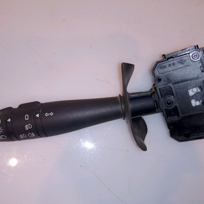 Commande clignotant occasion RENAULT CLIO II Phase 2 06-2001->07-2006 1.5 DCI 65ch 7701066570 1