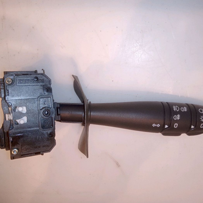 Commande clignotant occasion RENAULT CLIO CAMPUS II Phase 1 07-2006->07-2009 1.5 DCI 65ch 7701066570 1