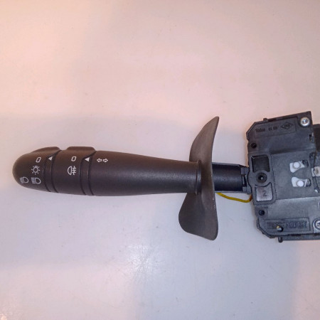 Commande clignotant occasion RENAULT CLIO II Phase 2 06-2001->07-2006 1.2 7701066570