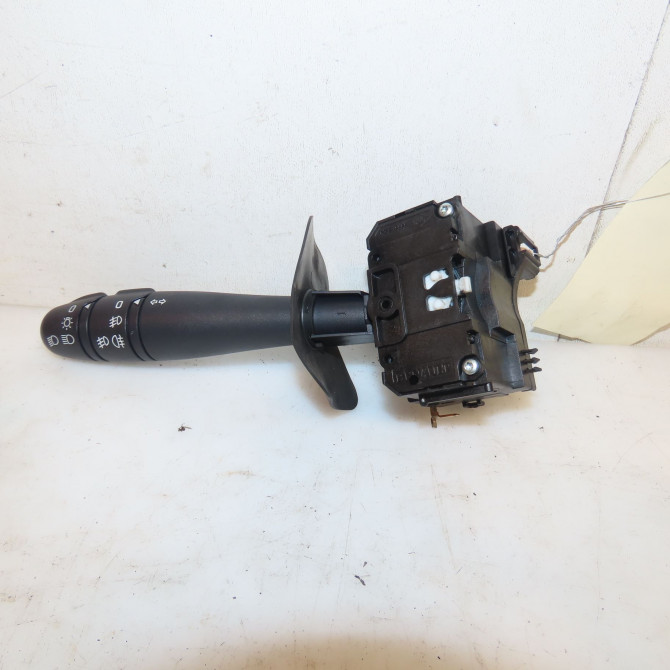 Commande clignotant occasion RENAULT CLIO II Phase 2 06-2001->07-2006 1.5 DCI 80ch 7701066570 1