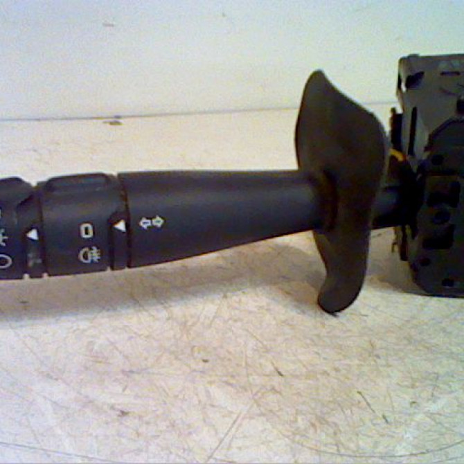 Commande clignotant occasion RENAULT CLIO II Phase 1 03-1998->06-2001 7701066570 1