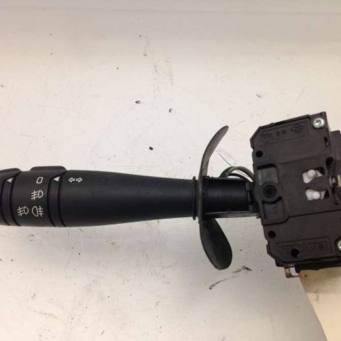 Commande clignotant occasion RENAULT CLIO II Phase 2 06-2001->07-2006 1.5 DCI 65ch 7701066570 1