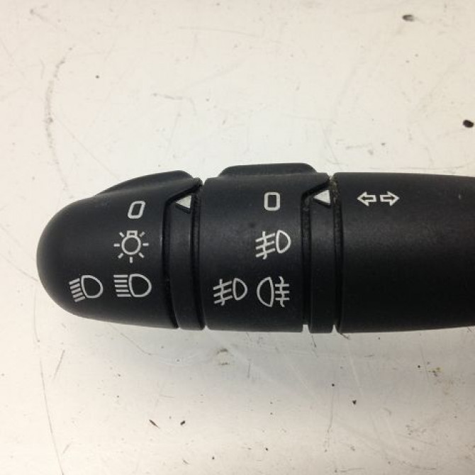 Commande clignotant occasion RENAULT CLIO II Phase 2 06-2001->07-2006 1.5 DCI 65ch 7701066570 2