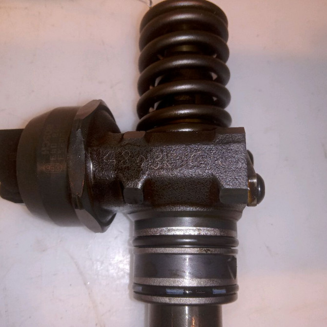 Injecteur occasion VOLKSWAGEN POLO IV Phase 2 05-2005->09-2009 1.4 TDI 70ch 38130073BN 4