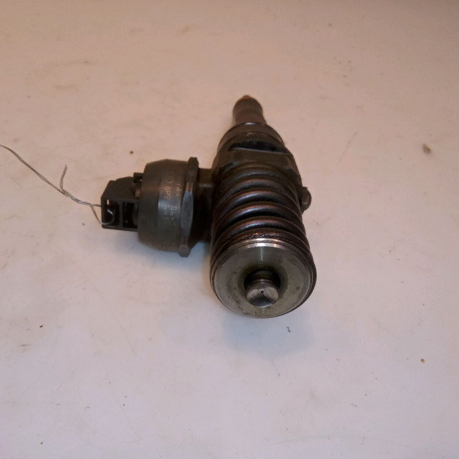 Injecteur occasion VOLKSWAGEN POLO IV Phase 2 05-2005->09-2009 1.4 TDI 70ch 38130073BN 2