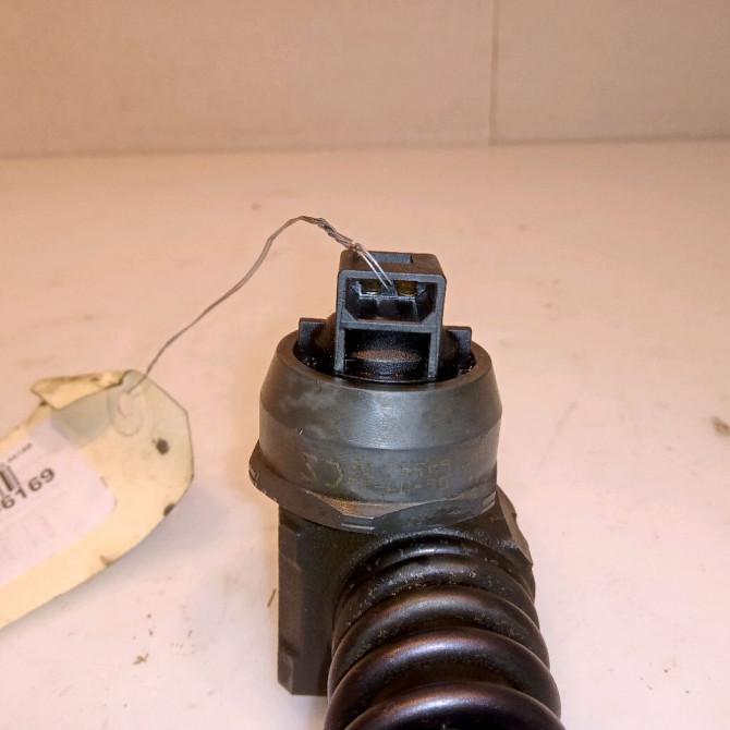 Injecteur occasion VOLKSWAGEN POLO IV Phase 2 05-2005->09-2009 1.4 TDI 70ch 38130073BN 3