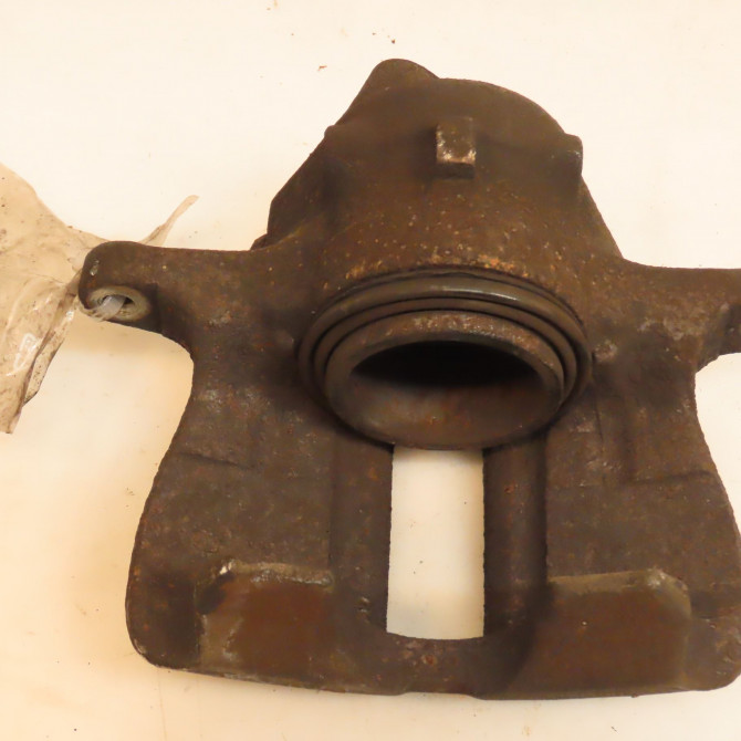 Etrier de frein avant gauche occasion VOLKSWAGEN POLO III Phase 2 11-1999->12-2001 1.4 16v 6N0615123C 2