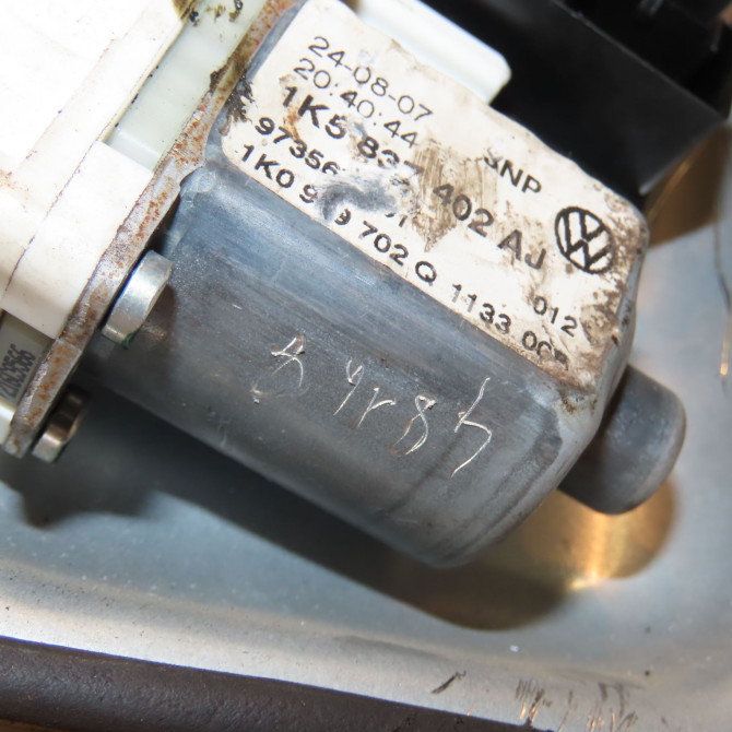 Mecanisme + moteur lève-glace avant droit occasion VOLKSWAGEN JETTA III Phase 1 09-2005->12-2010 1.9 TDI 105ch 1K5837462B 2