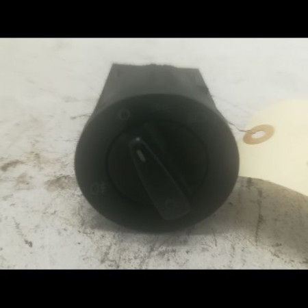 Interrupteur commande de phares occasion VOLKSWAGEN GOLF IV GOLF IV Phase 1 1998-01-01->2005-06-30 1.6i 8v 100ch 1C0941531A20H