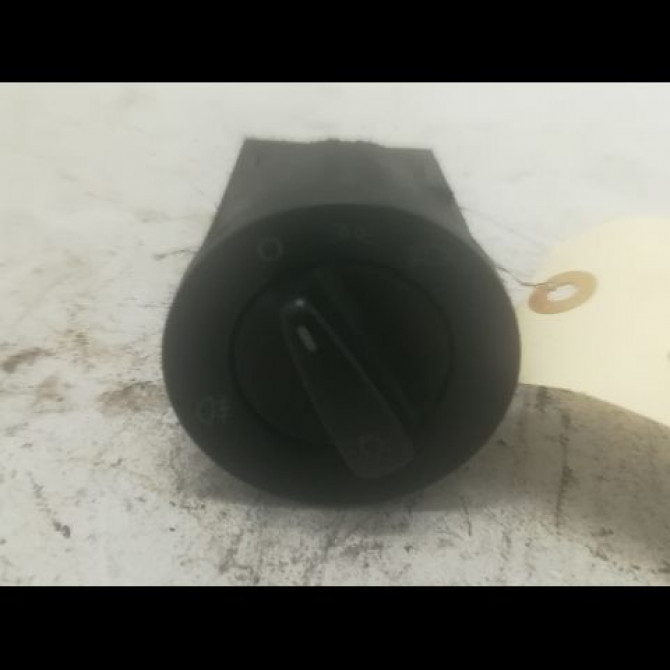 Interrupteur commande de phares occasion VOLKSWAGEN GOLF IV GOLF IV Phase 1 1998-01-01->2005-06-30 1.6i 8v 100ch 1C0941531A20H 1