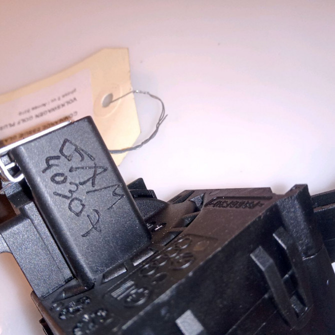 Commande essuie glace occasion VOLKSWAGEN GOLF PLUS Phase 1 04-1995->04-1999 1.6 TDI 105ch 1K0953519J9B9 3