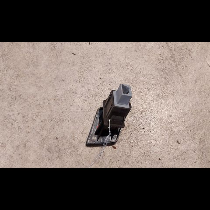 Bouton de warning occasion TOYOTA YARIS II Phase 2 01-2009->05-2011 1.4 D-4D 90ch 843320D020 2