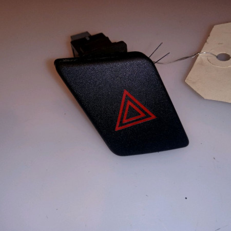 Bouton de warning occasion TOYOTA YARIS II Phase 2 01-2009->05-2011 1.4 D-4D 90ch 843320D020