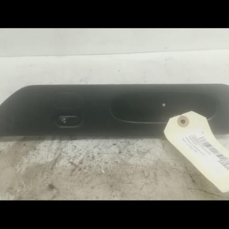 Commande lève-glace porte avant droite occasion RENAULT LAGUNA I Phase 1 01-1994->04-1998 2.2 D 7700822683