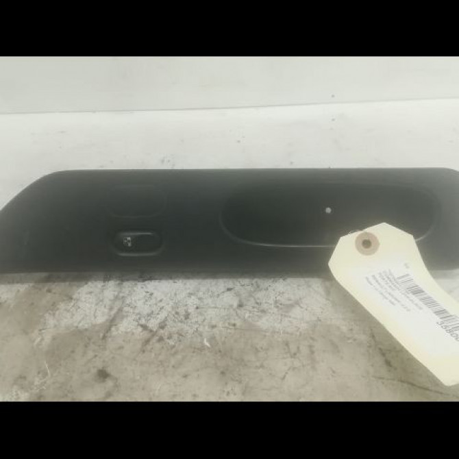Commande lève-glace porte avant droite occasion RENAULT LAGUNA I Phase 1 01-1994->04-1998 2.2 D 7700822683 1