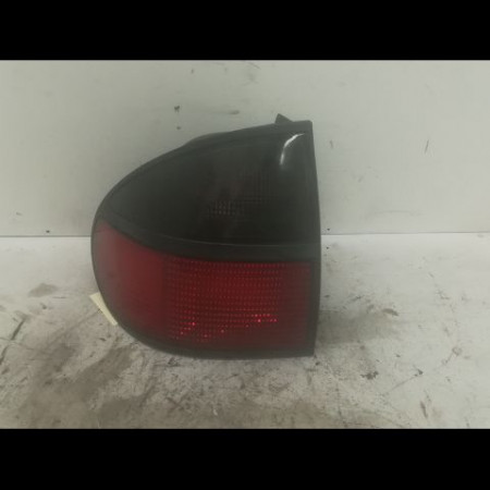 Feu arrière gauche occasion RENAULT LAGUNA I Phase 1 01-1994->04-1998 2.2 D 7701038275