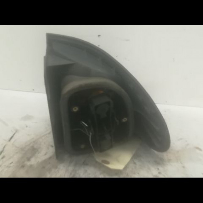 Feu arrière gauche occasion RENAULT LAGUNA I Phase 1 01-1994->04-1998 2.2 D 7701038275 2