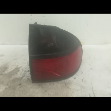 Feu arrière droit occasion RENAULT LAGUNA I Phase 1 01-1994->04-1998 2.2 D 7701038274
