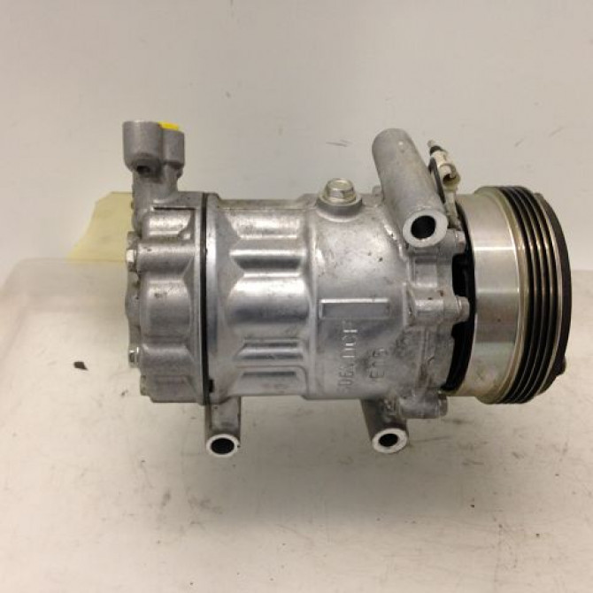 Compresseur air conditionne occasion RENAULT KANGOO I Phase 1 09-1997->06-2003 1.2i 16v 75ch 8200840770 3