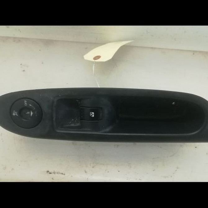 Commande lève-glace porte avant droite occasion RENAULT CLIO II Phase 2 06-2001->07-2006 1.5 DCI 65ch 8200060046 1
