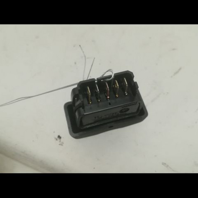 Commande lève-glace porte avant droite occasion DACIA LOGAN I Phase 2 07-2008->12-2012 1.5 DCI 70ch 2