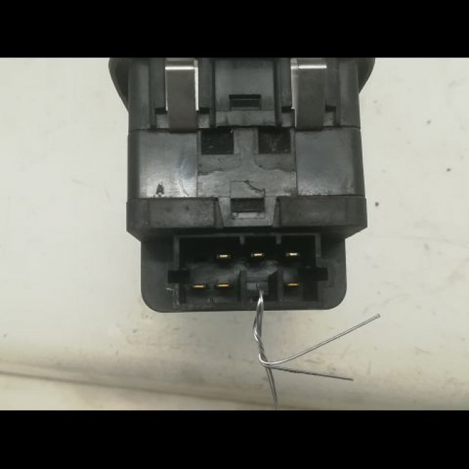 Commande lève-glace porte avant gauche occasion PEUGEOT 306 Phase 2 04-1997->03-2002 1.9 D 6552WJ 3