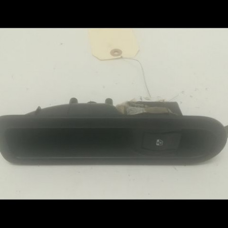 Commande leve-glace porte arrière droite occasion RENAULT MEGANE II Phase 2 01-2006->06-2009 1.6i 16v 110ch