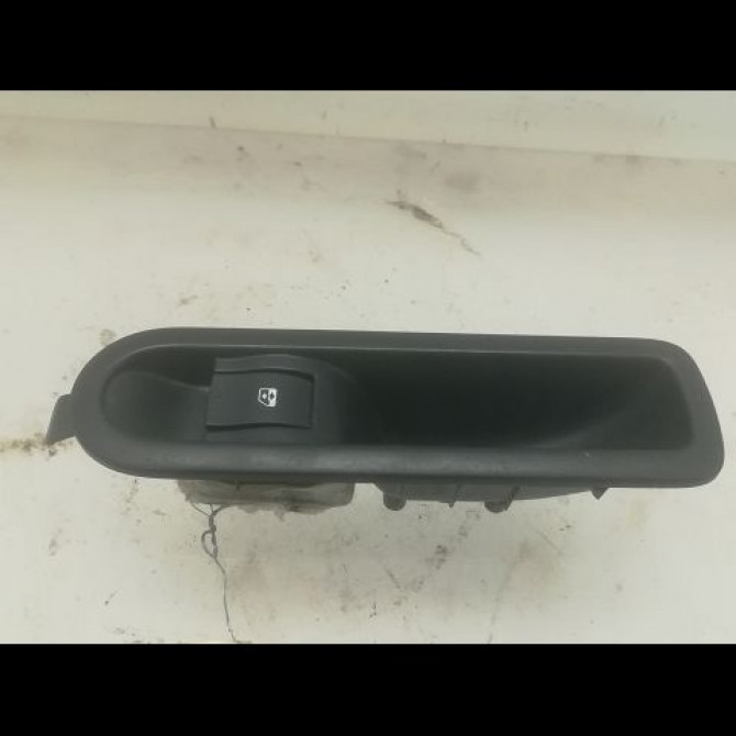 Commande leve-glace porte arrière droite occasion RENAULT MEGANE II Phase 2 01-2006->06-2009 1.5 DCI 105ch 1