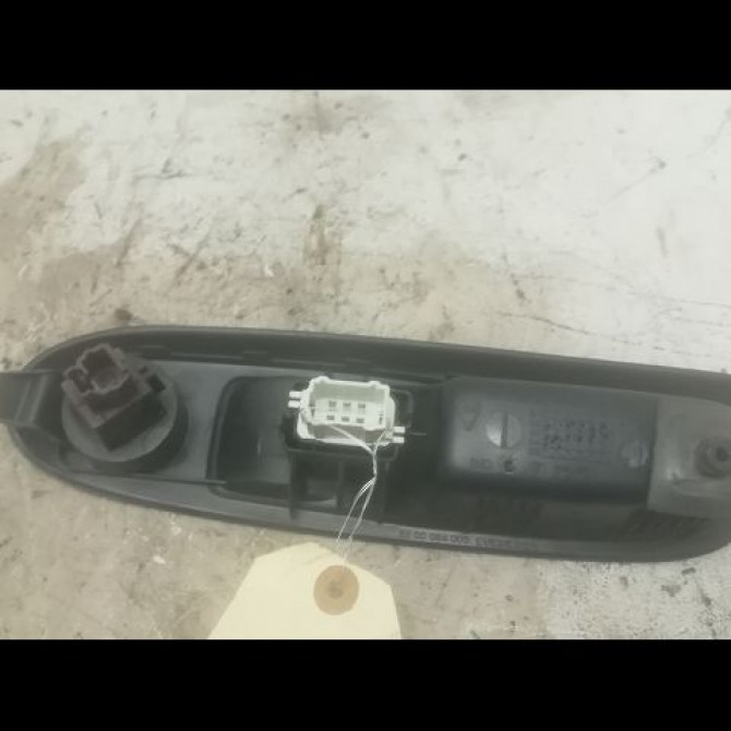 Commande lève-glace porte avant droite occasion RENAULT CLIO II Phase 2 06-2001->07-2006 1.5 DCI 80ch 8200060046 2