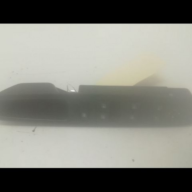 Commande lève-glace porte avant gauche occasion RENAULT MEGANE III Phase 1 11-2008->01-2012 1.6i 16v 110ch 1