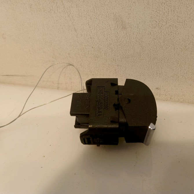 Commande leve-glace porte arrière droite occasion FORD FOCUS III Phase 1 01-2011->04-2015 1.6 TDCI 115ch 1850432 3